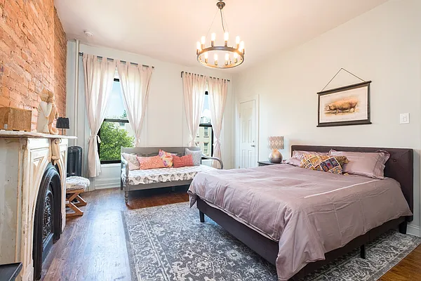 Sold by Industrie Residential | media 9