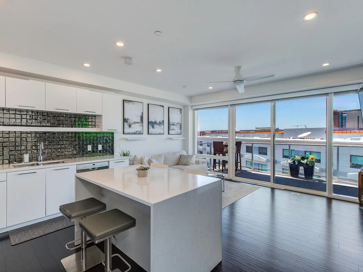 2 bed, 1209 sqft, $4,450 — Photo 3