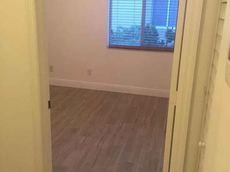 401 SW 120th Ave — Photo 28