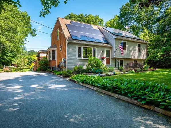 14 Craig St, Carver, MA 02330