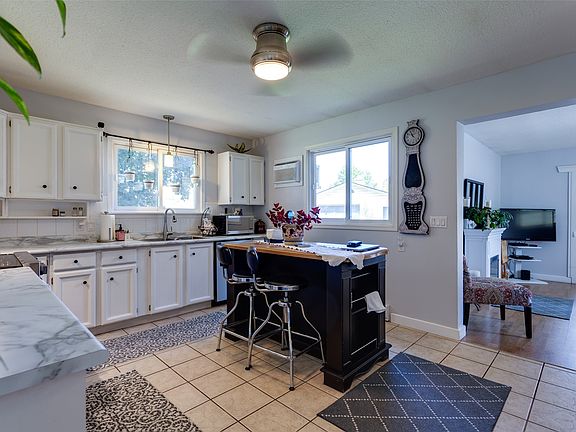 2nd image of 1490 Cornwall Rd