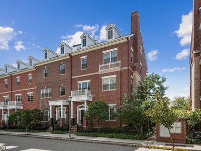 22 Carillon Cir, Livingston, NJ, 07039