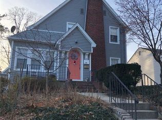28 Ellwood St APT 2, Glen Cove, NY 11542