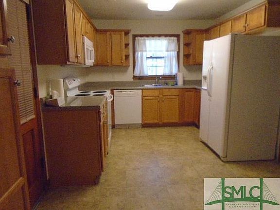 4th image of 5542 Camelot Dr