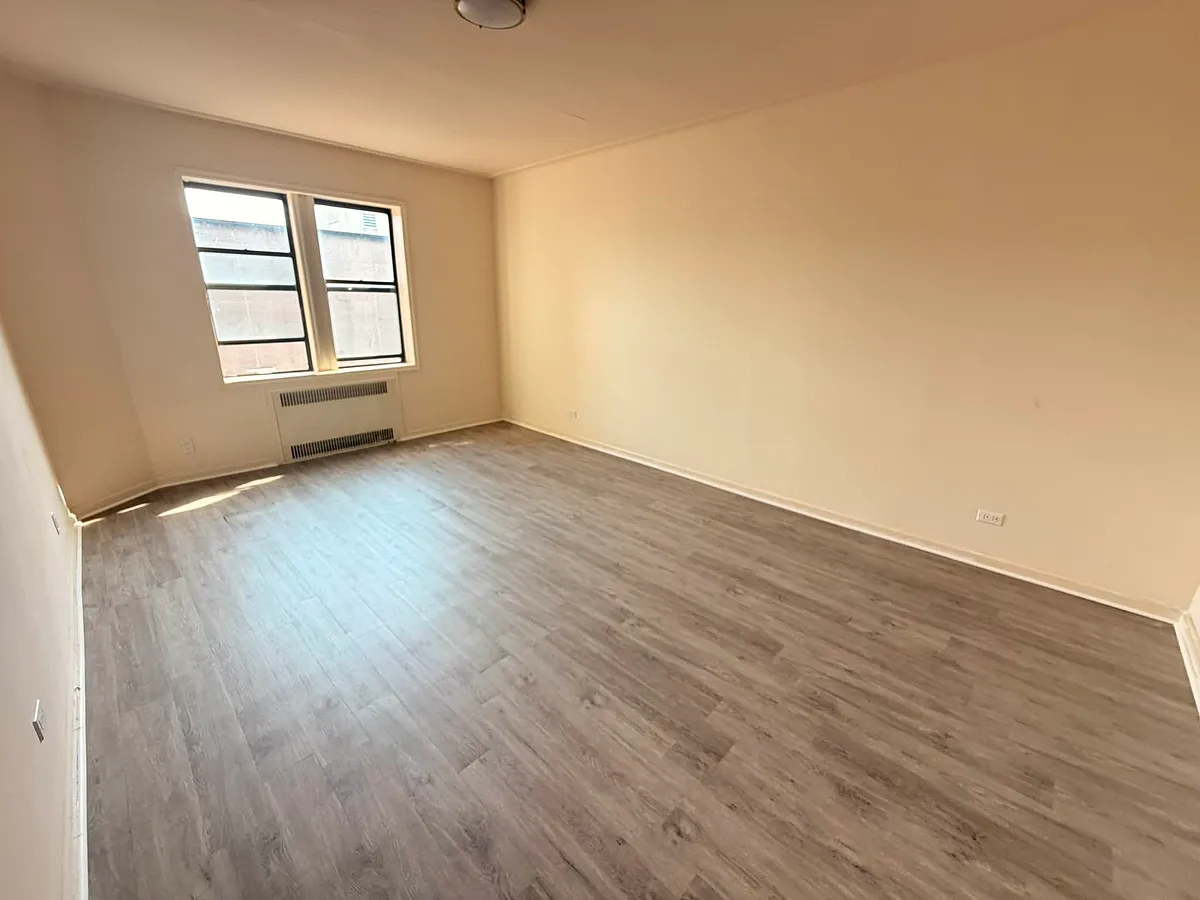 Building Photo - 35-50 82nd St #5D