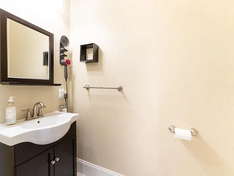 406 Main St #3 — Photo 17