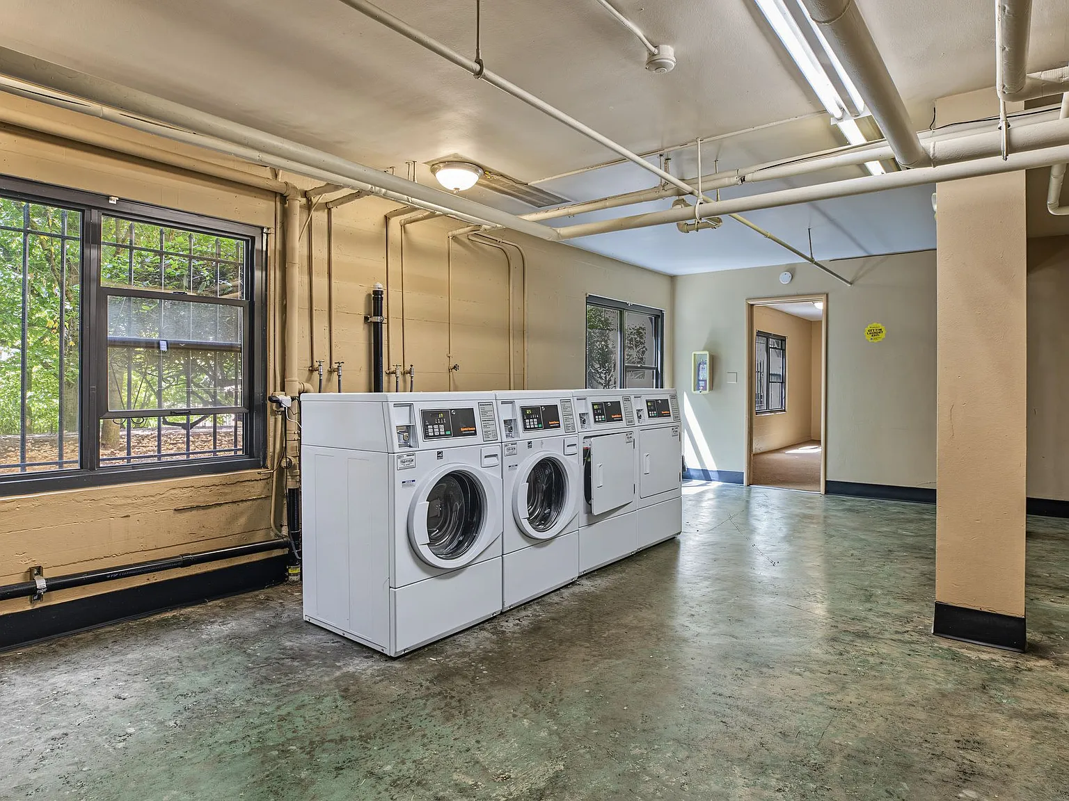 Bay Ridge Court — Photo 4