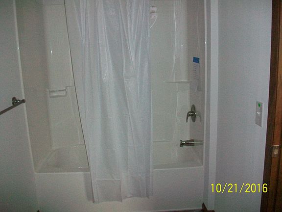 4th image of 221 E Desmet St