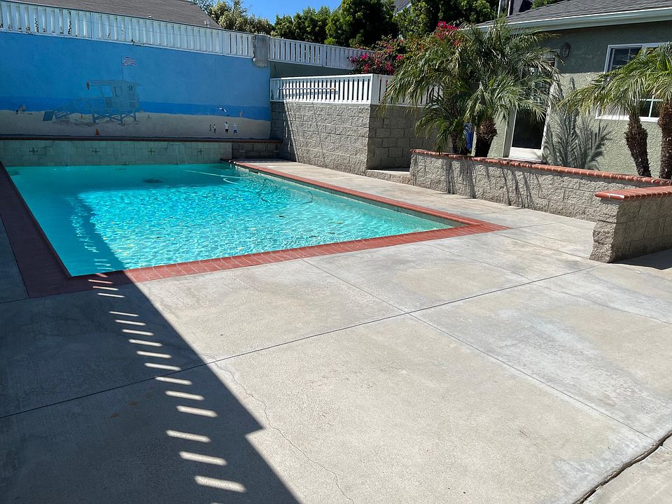 1st image of 2404 Hawkins Ave
