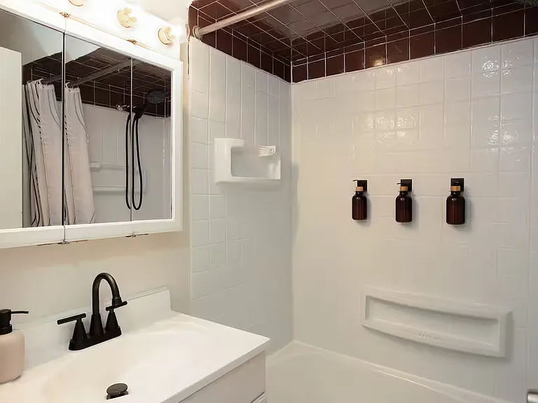 637 Summerlea St #1R — Photo 12