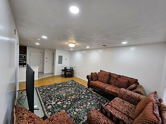 3rd image of 39 Broadway APT 313