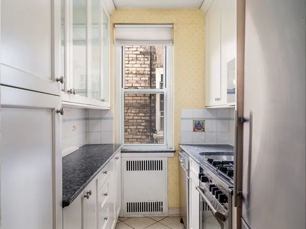 310 West 55th Street image 6 of 8