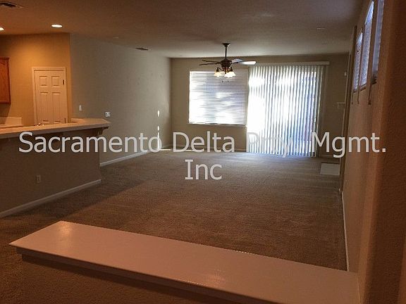 5th image of 2926 Holdrege Way