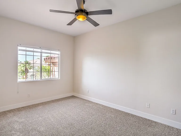 8910 Minsk Ct — Photo 32