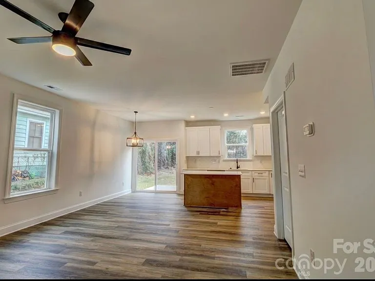 340 Hudson St — Photo 5