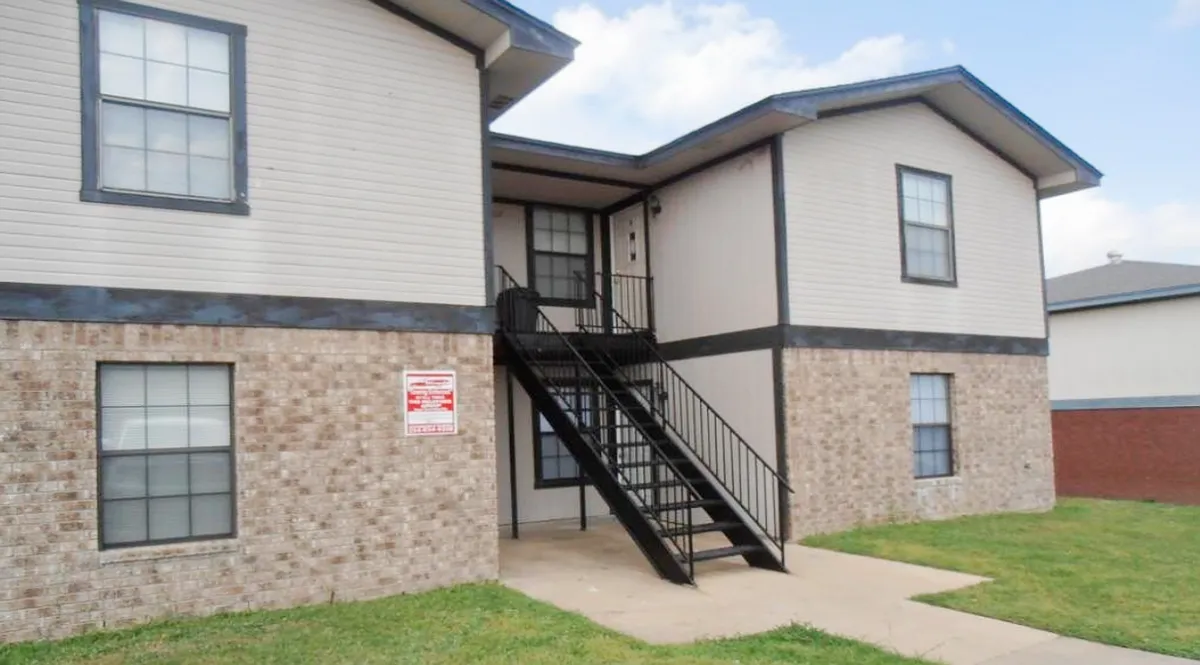 Building Photo - 1807 Pontotoc Trce