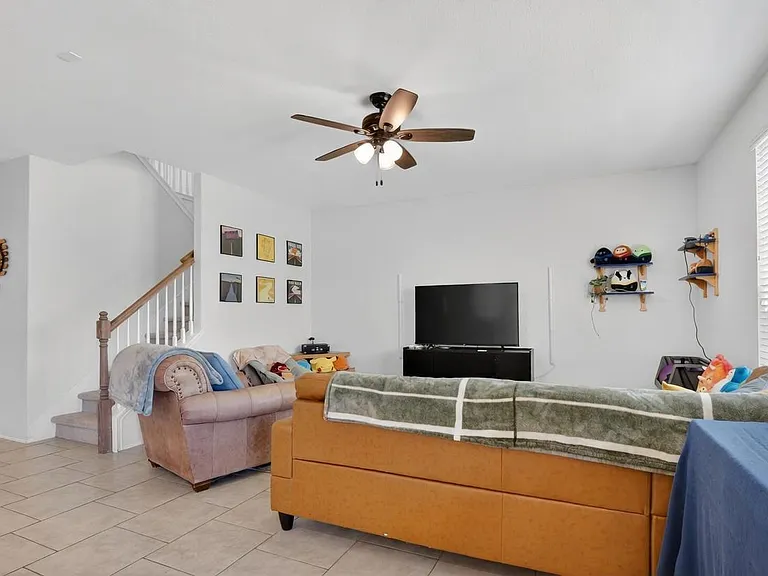 521 Staton St — Photo 8