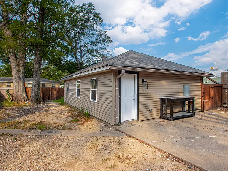 405 Maple St #B — Photo 14