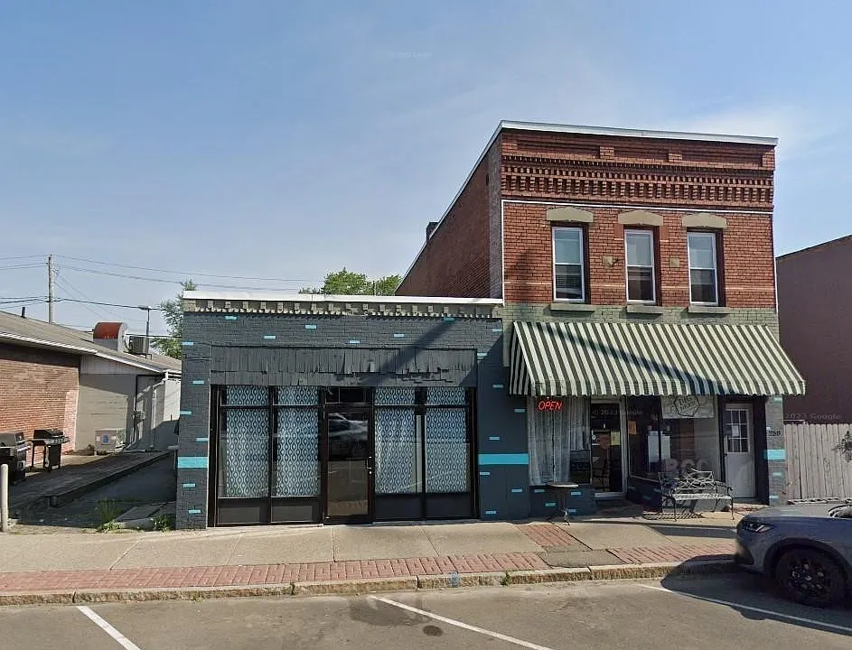 258 E 14th St
