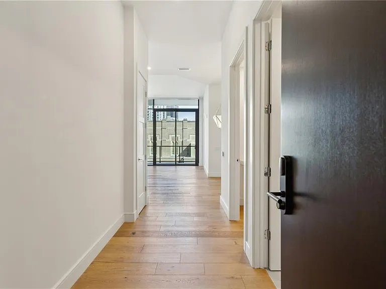 2425 Peachtree Rd NE #403 — Photo 2