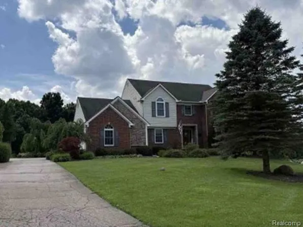 5029 Ashford Rd, Clarkston, MI 48348