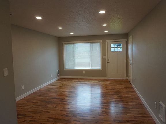 2nd image of 3702 NE 132nd Ave