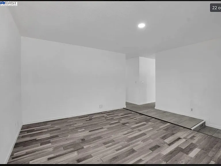 1146 Lewis Ave — Photo 5