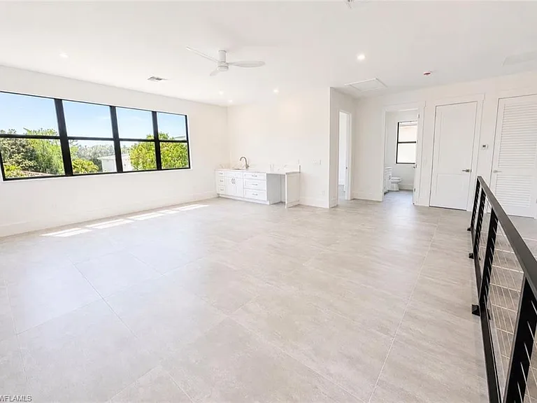 2727 Van Buren Ave — Photo 15