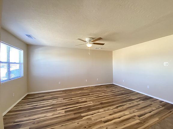 2nd image of 537B Tulip Rd SE #0