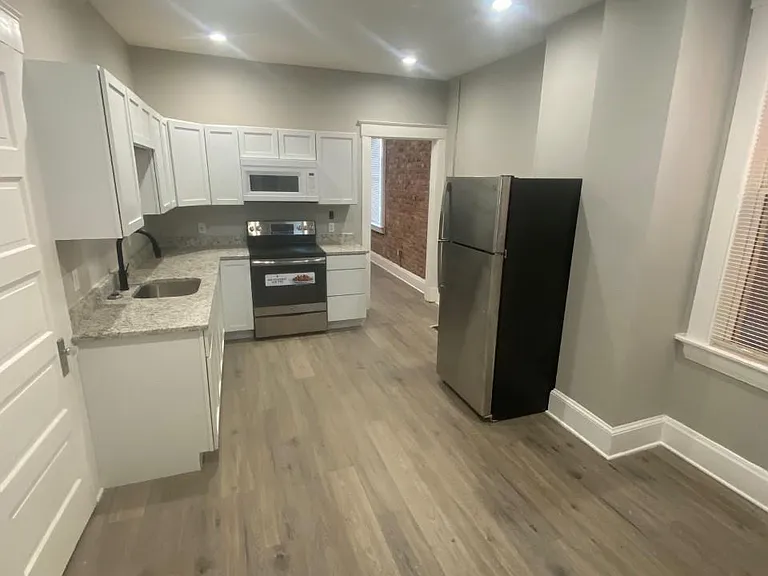315 E University Ave — Photo 3