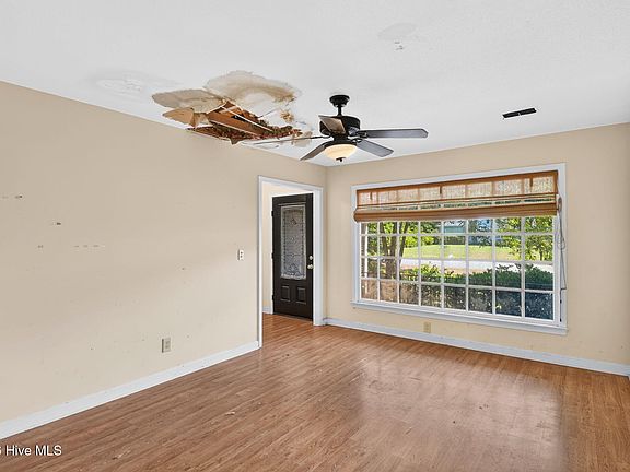 4th image of 18 Pelican Point Road