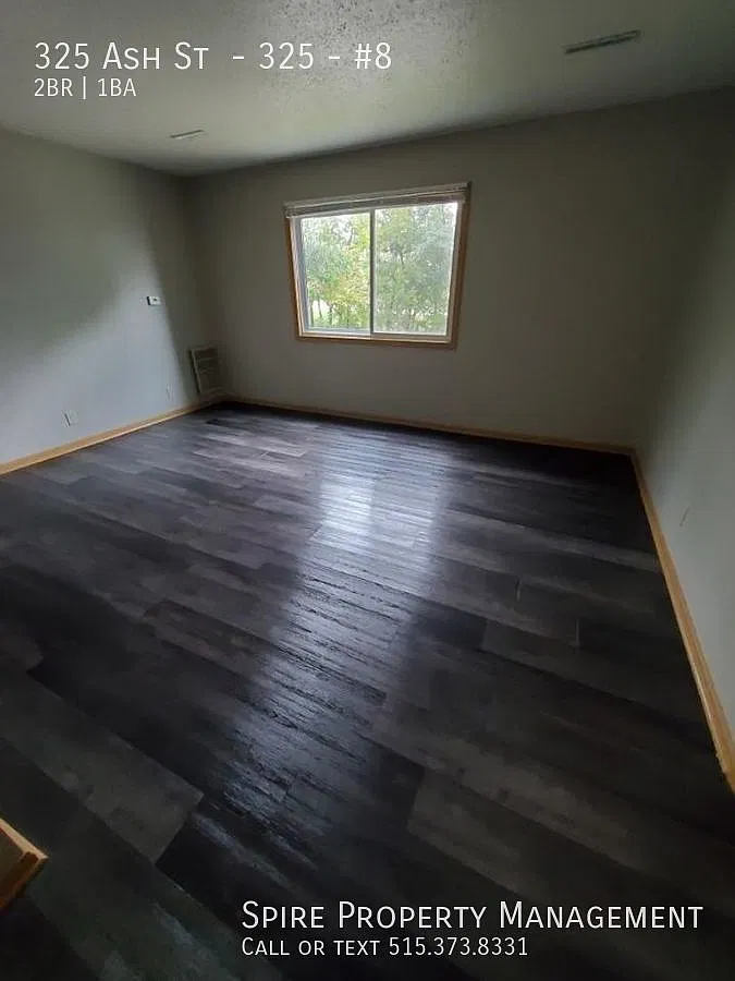 Gorgeous hard-surface floors in newly renovated complex — Photo 4