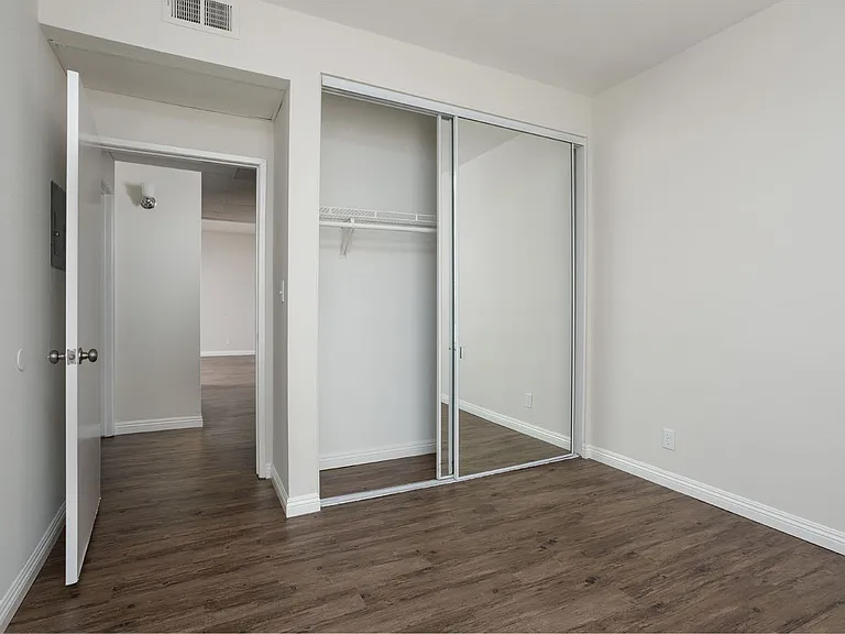 11037 Hartsook St #105 — Photo 12