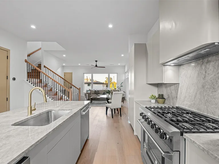 1510 Holly Ave — Photo 8