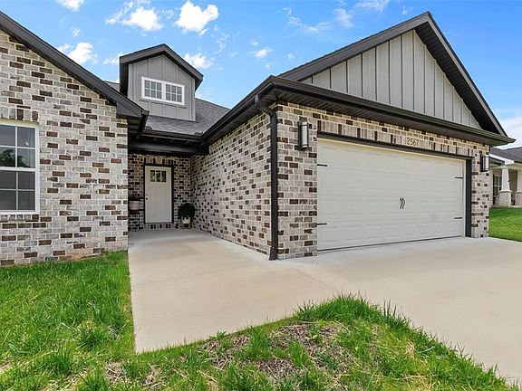 2nd image of 2567 Silversmith Ct