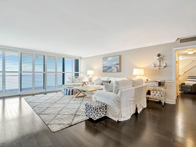100 Beach Rd #903 — Photo 11