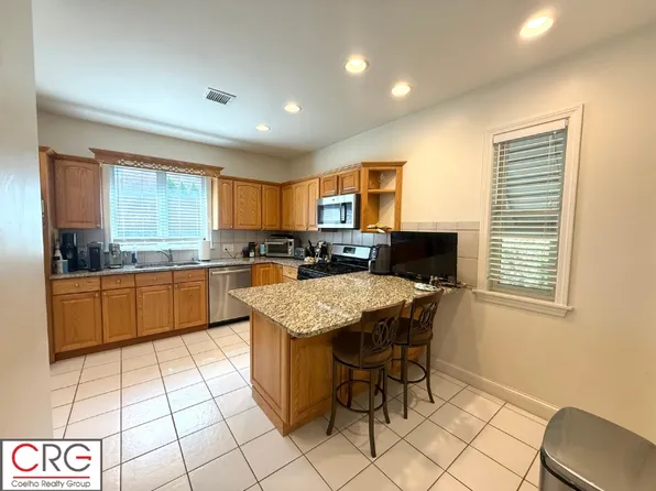 10 Eastman Rd, Somerville, MA 02143