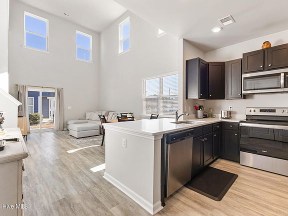 3rd image of 7695 Knightbell Cir