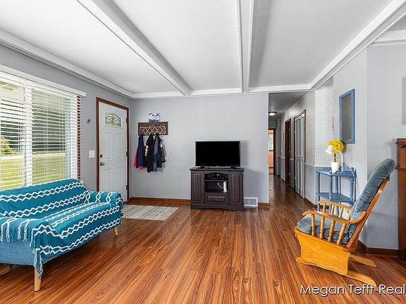 3rd image of 13571 Woodrow Ave NW