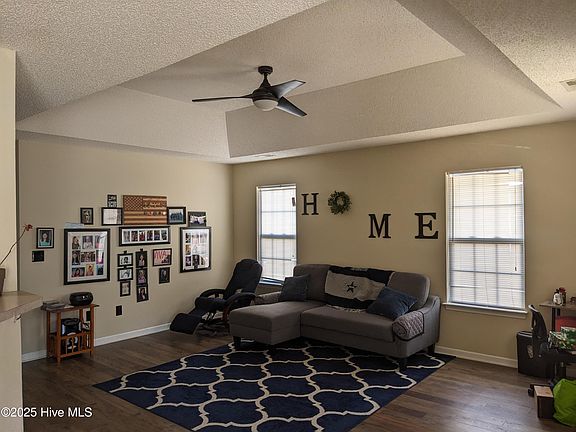 3rd image of 413 Brecknock Court