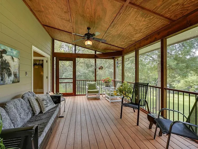 3-season screened porch with access from dining room and outdoors