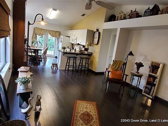4th image of 23043 Dover Dr