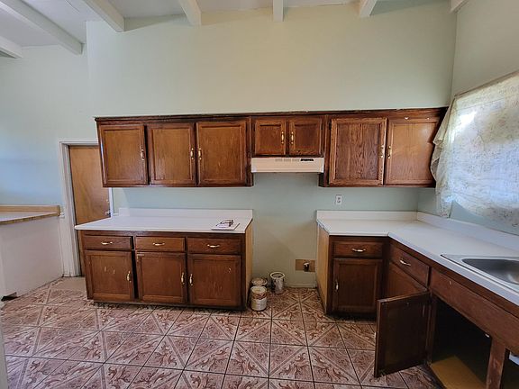 4th image of 857 W Holguin St