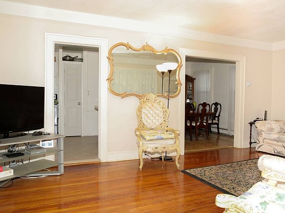 5th image of 44 Stowe Pl