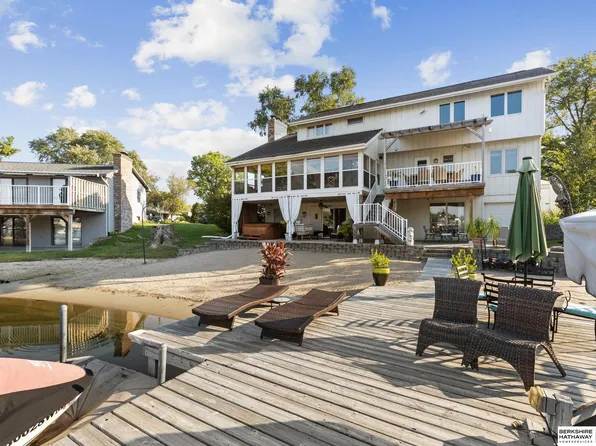 59 Ginger Cove Rd, Valley, NE 68064