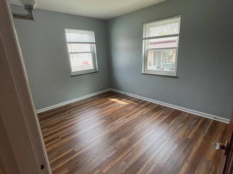 1008 Warwick Pl — Photo 9