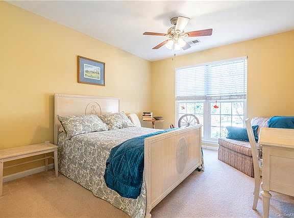 5th image of 121 Foxtail Dr