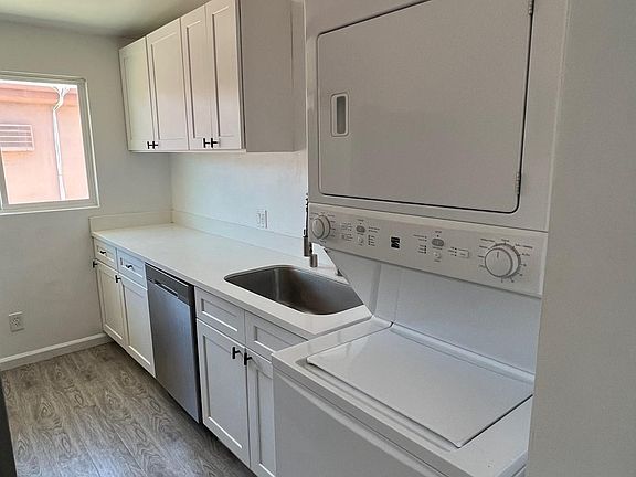 4th image of 4959 Romaine St #19