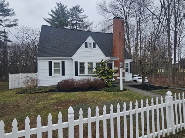 84 Central St, Georgetown, MA 01833