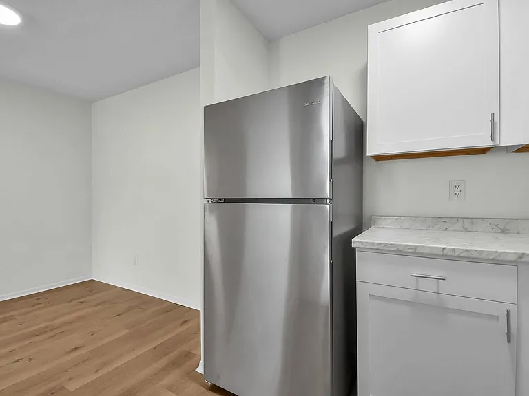 Coventry Apartments — Photo 14
